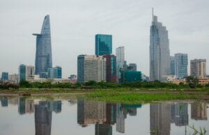 2024 Real Estate Investment: Maximizing Returns in a Volatile Market